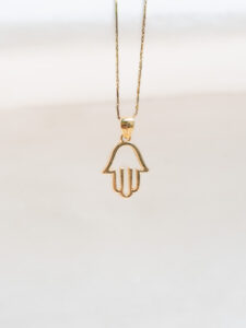 simple hamsa hand pendant